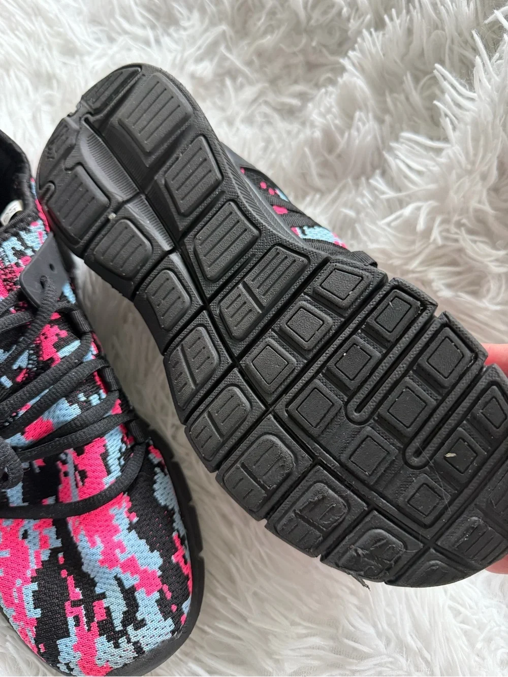 NWOT Women’s Size 10 Knit Sneakers Pink Blue Black Camo Athletic Shoes